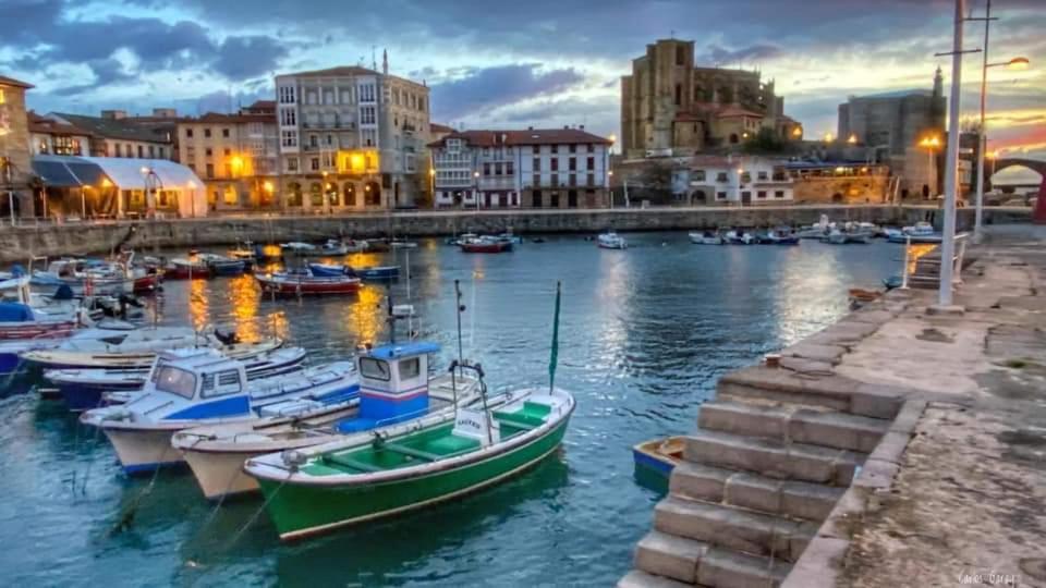 Castro Costa Norte Apartamento Jardin Garaje كاسترو أورديالس المظهر الخارجي الصورة